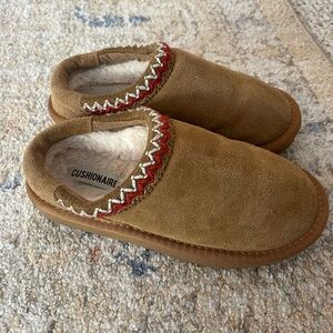Cushionaire Tan Suede Slippers